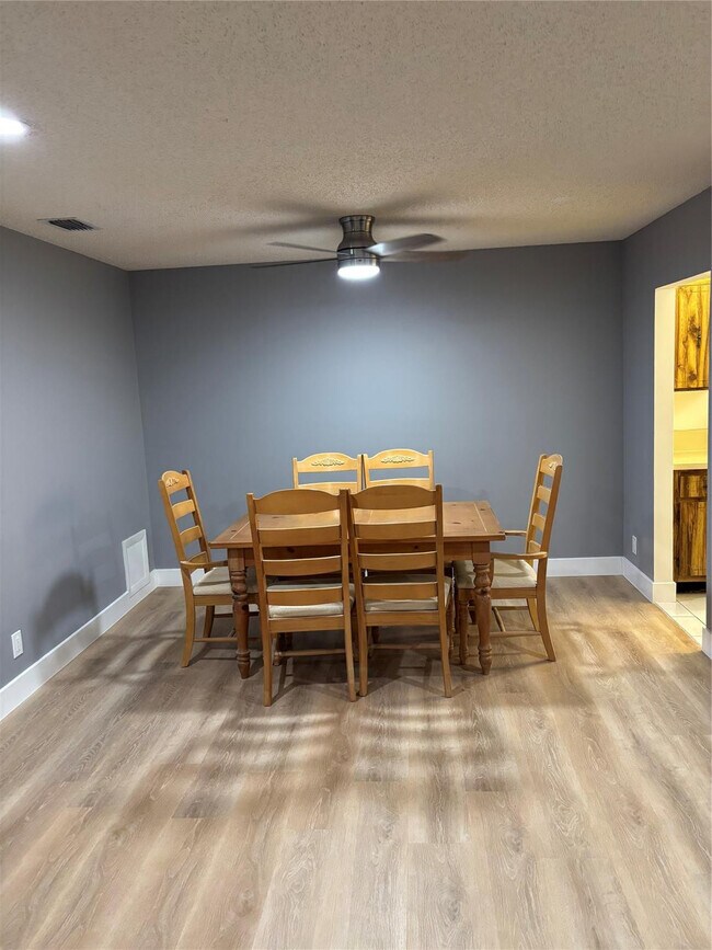 Foto del edificio - 14748 Canalview Dr