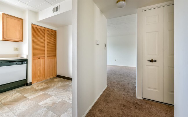 Foto del edificio - 2 br, 1 bath Apartment - 17 Hillcrest Dr