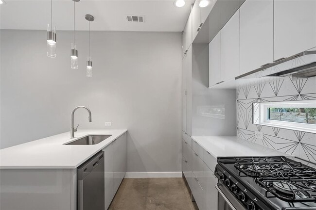 Building Photo - 2108 Tillery St