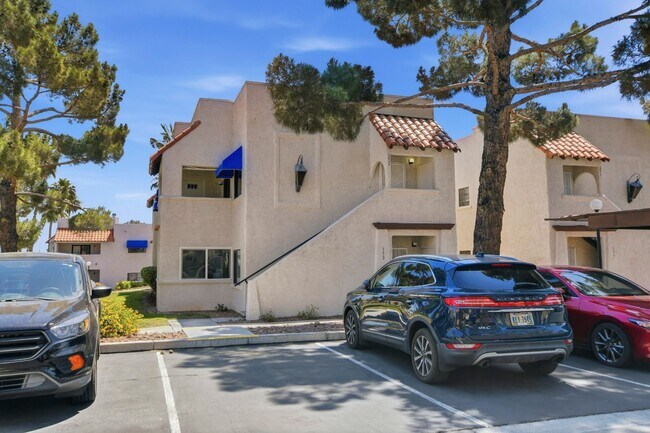 Foto del edificio - Upgraded 2 bedroom 2 bath upstairs condo