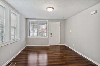 Building Photo - 1036 W 38th St