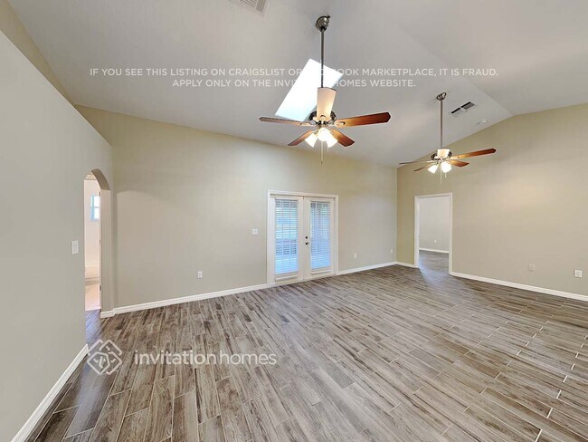 Foto del edificio - 2399 Sweetwater Blvd