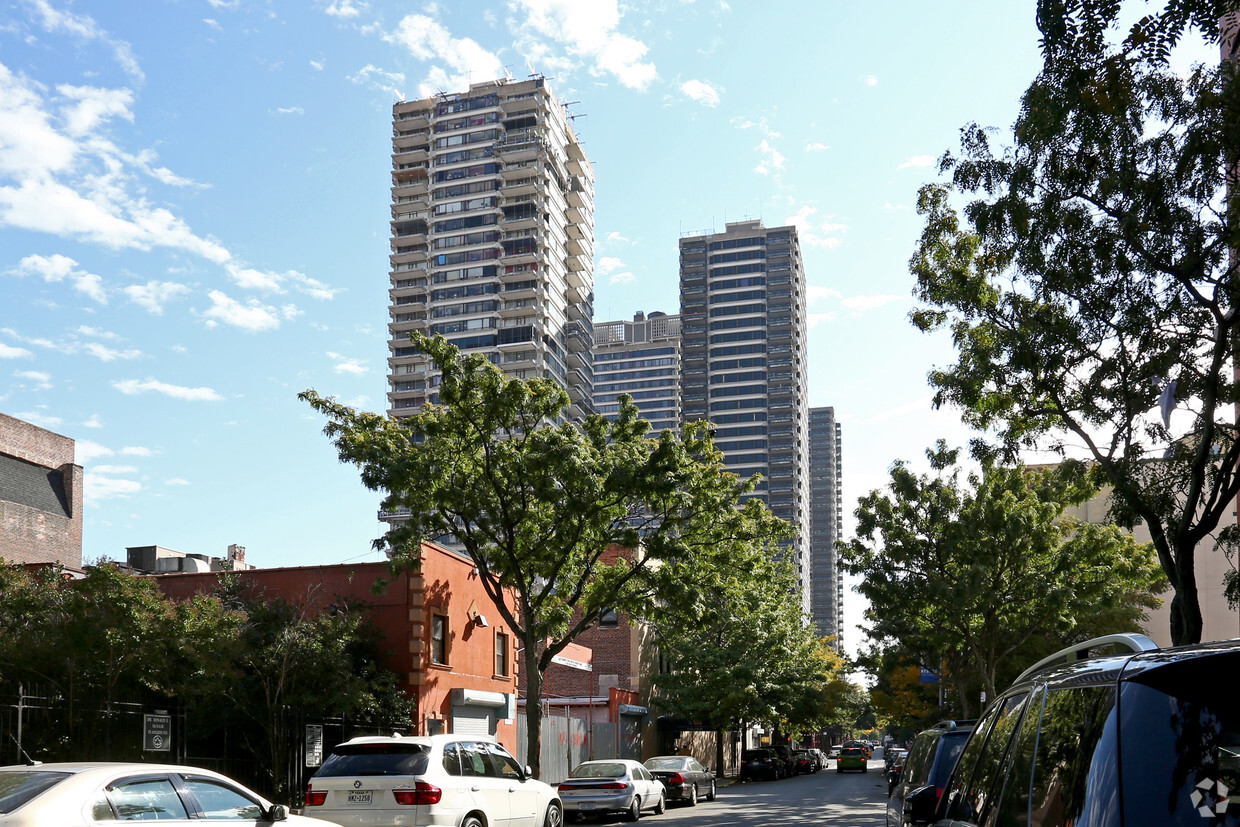 Building Photo - Taino Towers