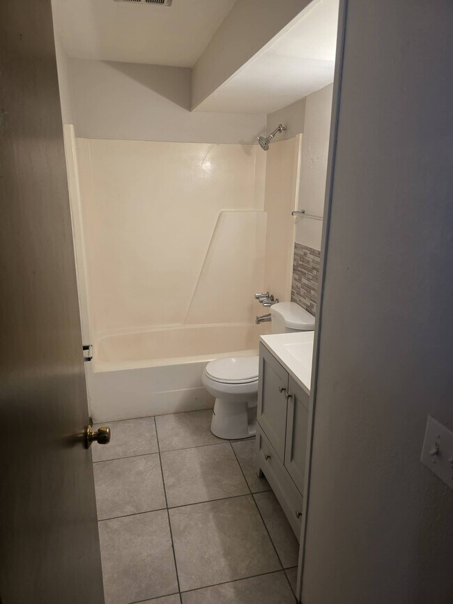 Baño actualizado - 212 N 44th St