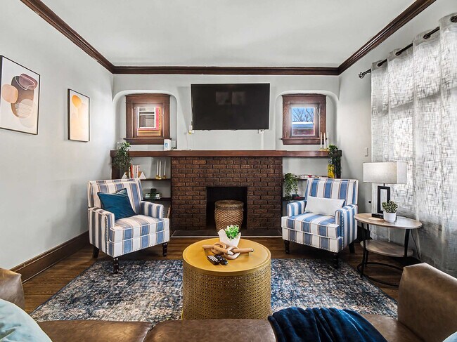 Foto del edificio - 10619 Bernard Ave