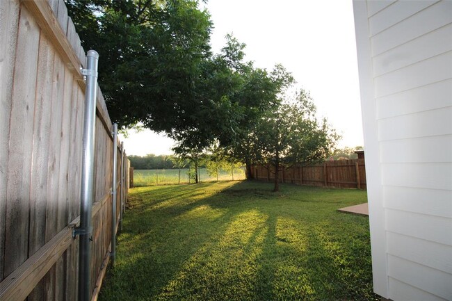 Building Photo - 8622 Piney Creek Bend