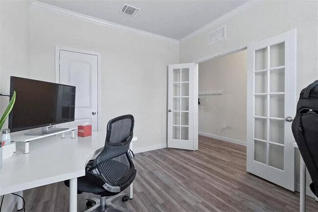 Building Photo - 200 Duroc Dr