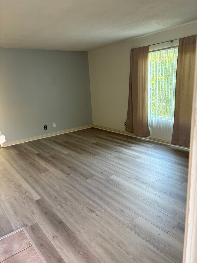 Living room - 263 Molino Ave