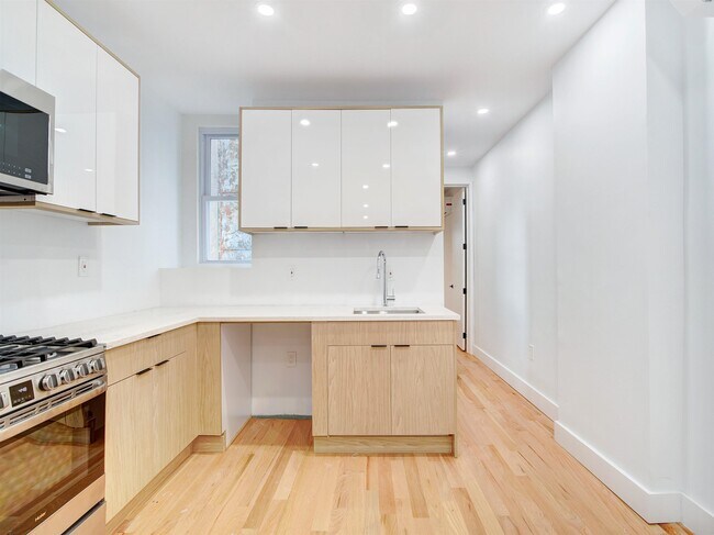 Foto del edificio - 151 Williams Ave