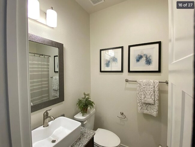 Foto del edificio - NEW LUXURY 2 BED 2 BATH 1 CAR GARAGE DUPLEX