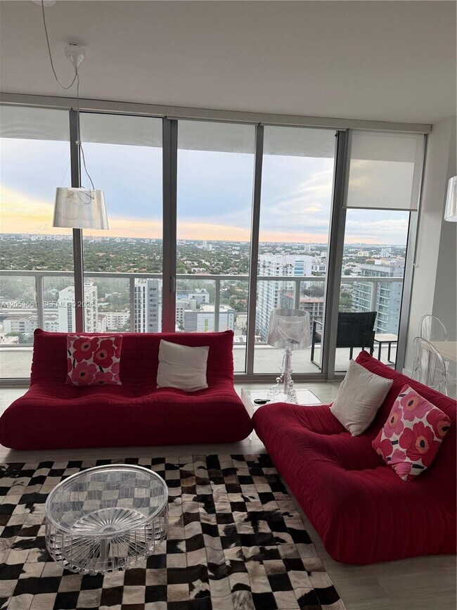 Foto del edificio - 79 SW 12th St