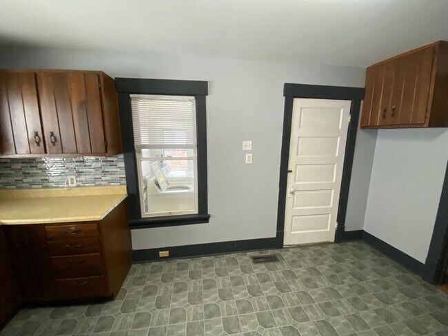 Foto del edificio - 1427 S Washington St