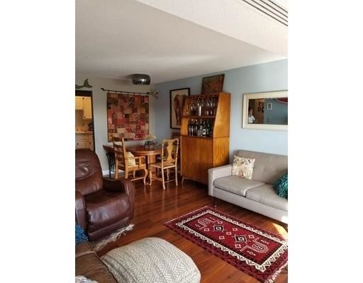 Building Photo - 9 Park Ave