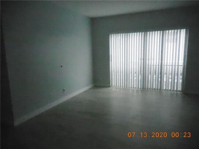 Foto del edificio - 424 N Riverside Dr