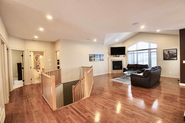 Photo du bâtiment - 9002 Lakeshore Dr