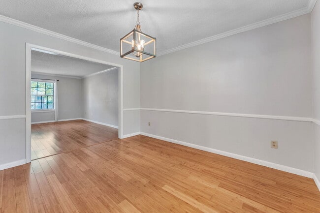 Building Photo - Beautiful 3 Bedroom 2.5 Bathroom Condo in Prime Taylors Location $1,625/mo rent