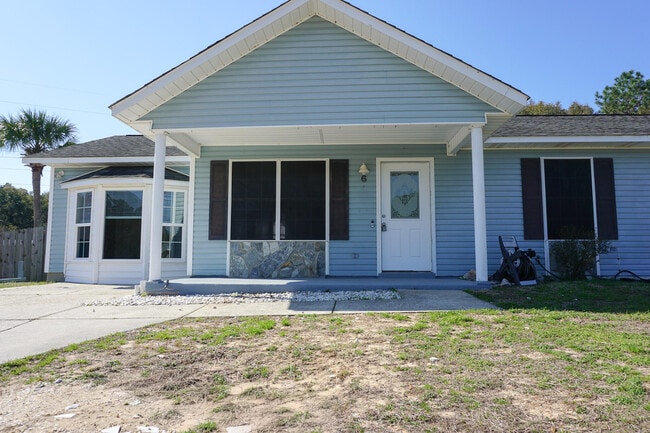 Building Photo - 6 Flora Cove