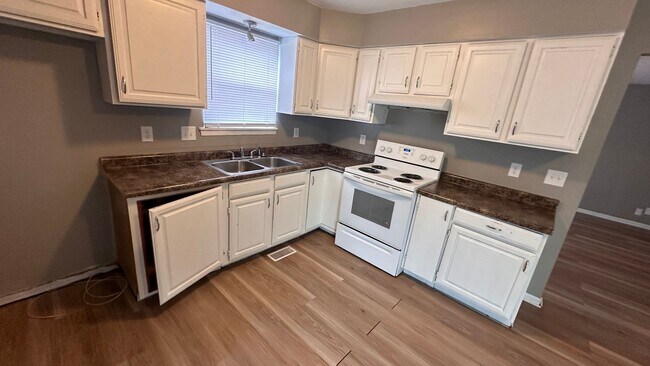 Building Photo - 3253 S Holyoke Cir