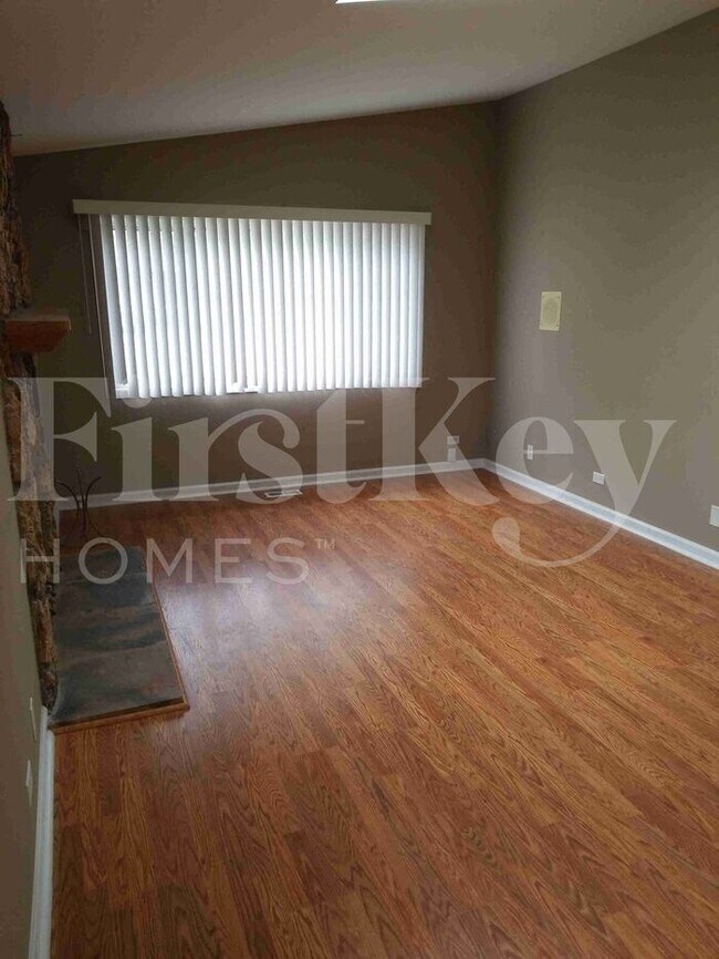 Foto del edificio - 185 Paramount Dr