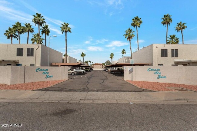 Building Photo - 6138 W Townley Ave