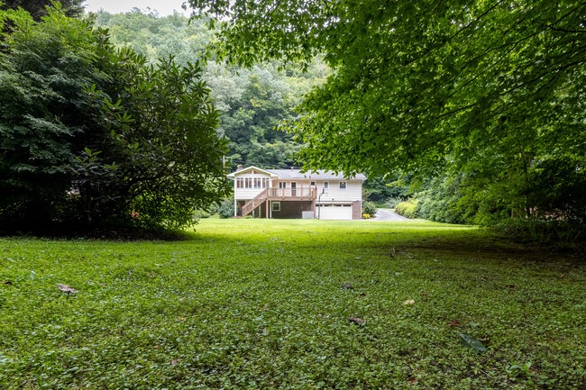 Building Photo - 493 Kings Creek Rd