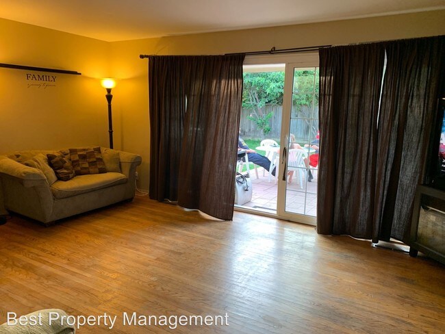 Building Photo - 3 br, 2 bath House - 5133 Lawler Ave.