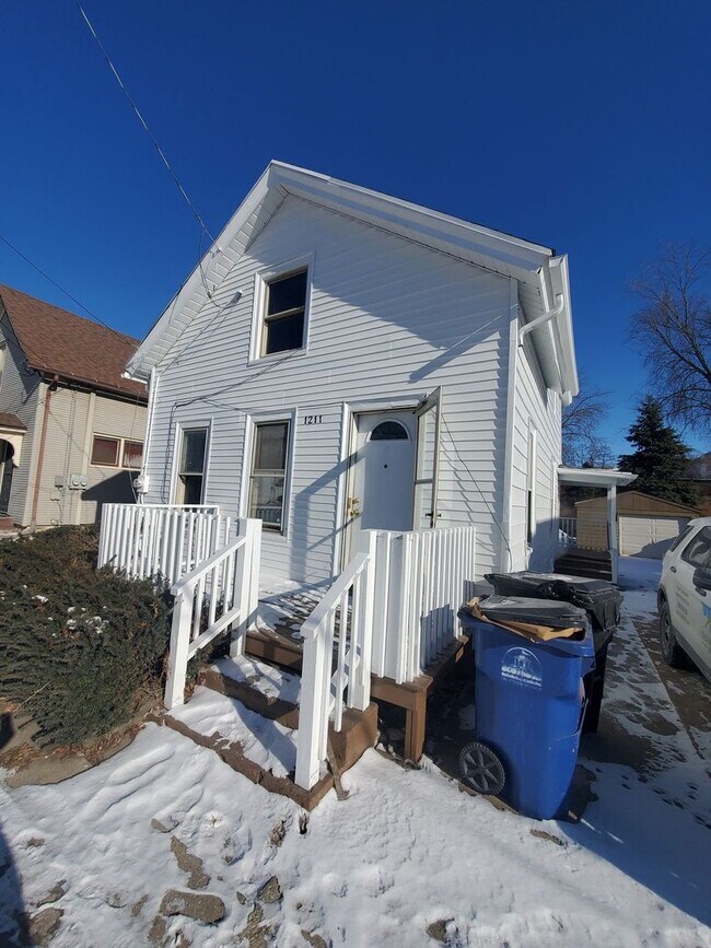 Foto del edificio - 3 Bedroom Single Family