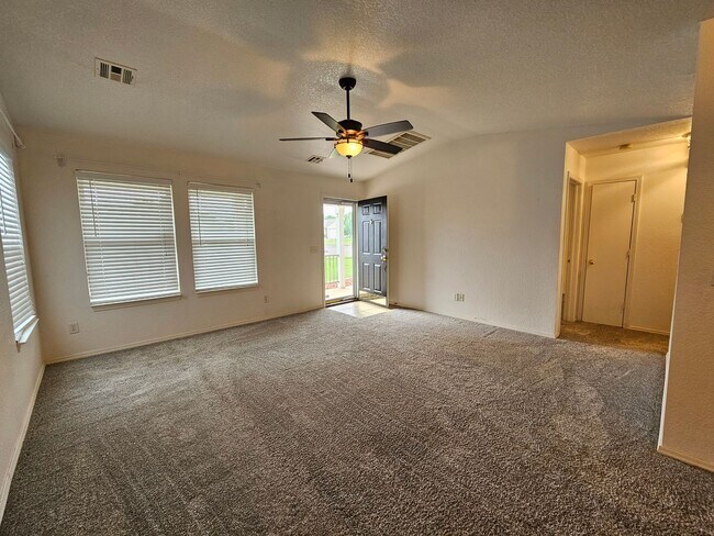 Foto del edificio - (2) Bed/(1) Bath Pets Negotiable Avail NOW w/ Storm Shelter!