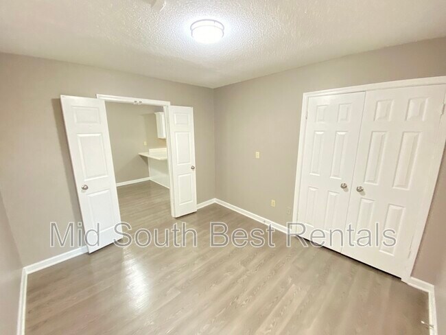Foto del edificio - 7721 Shadowland Dr