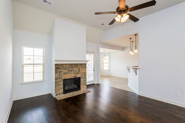 Building Photo - 3363 Hill Valley Ln
