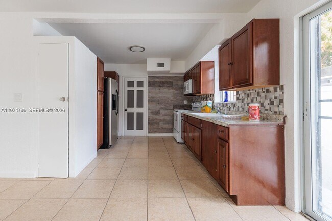 Foto del edificio - 1301 NE 153rd St
