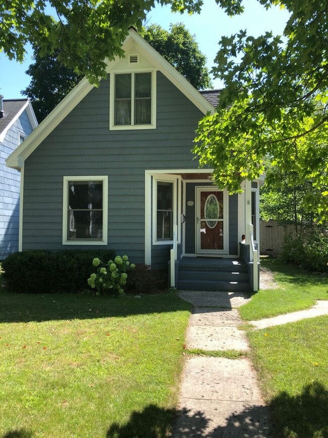 Building Photo - 615 W Eleventh St