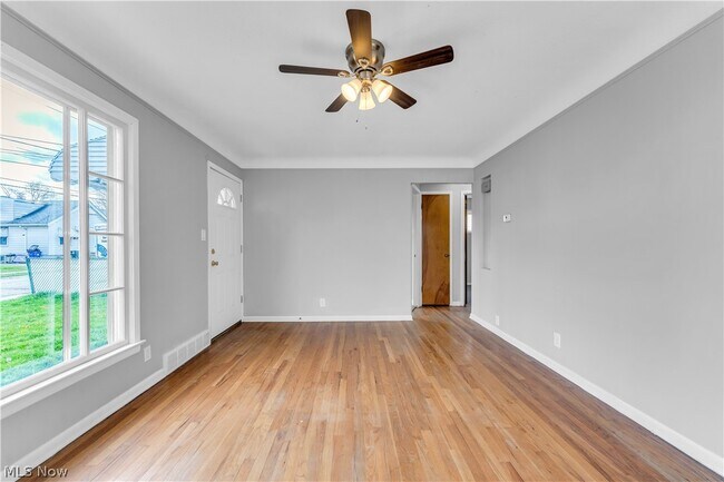Building Photo - 13706 Sprecher Ave