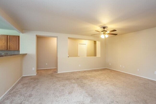 Building Photo - 1207 Hannover Blvd