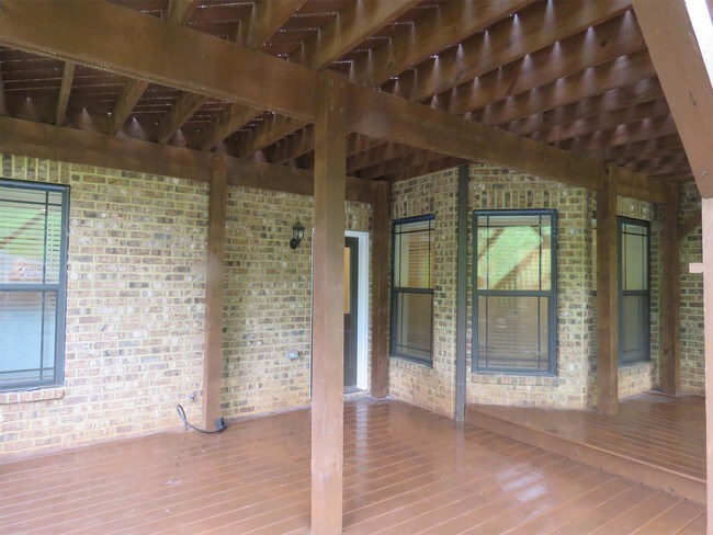 Building Photo - 105 Glen Meadows Dr