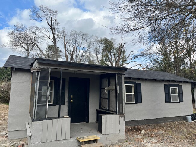 Building Photo - 2106 S Andrews Cir