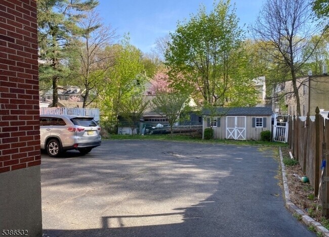 Building Photo - 36 Elm Rd