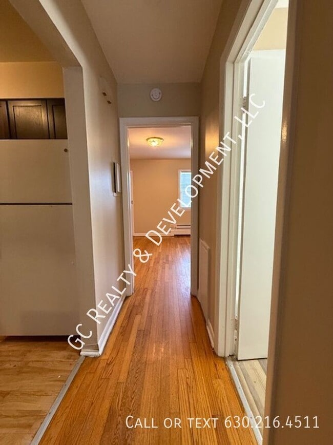 Building Photo - 227 Uteg St