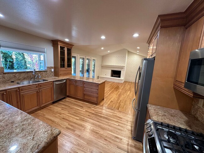 Foto del edificio - 5 Bed 4 Bath Gated Home In Alamo