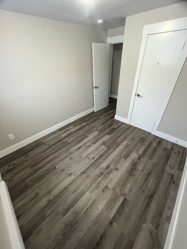 Building Photo - 46 Terris Ave