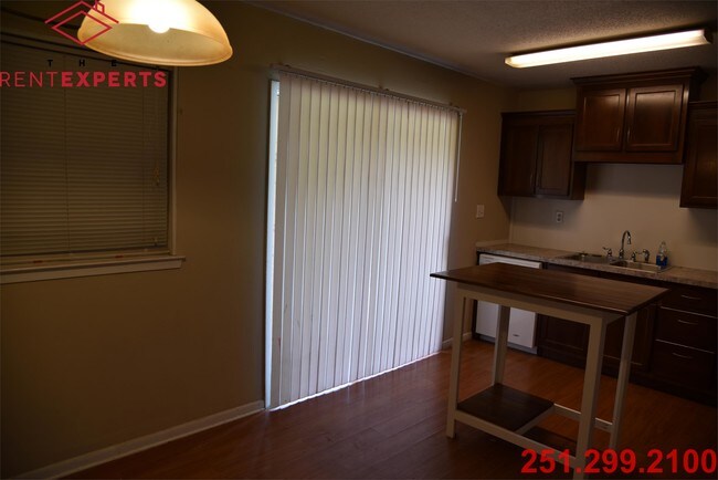 Building Photo - 5580 Mardanne Dr
