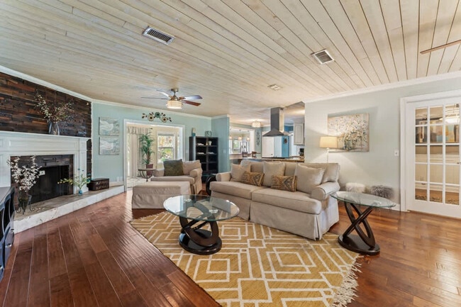Foto del edificio - 1937 Grove Bluff Cir W