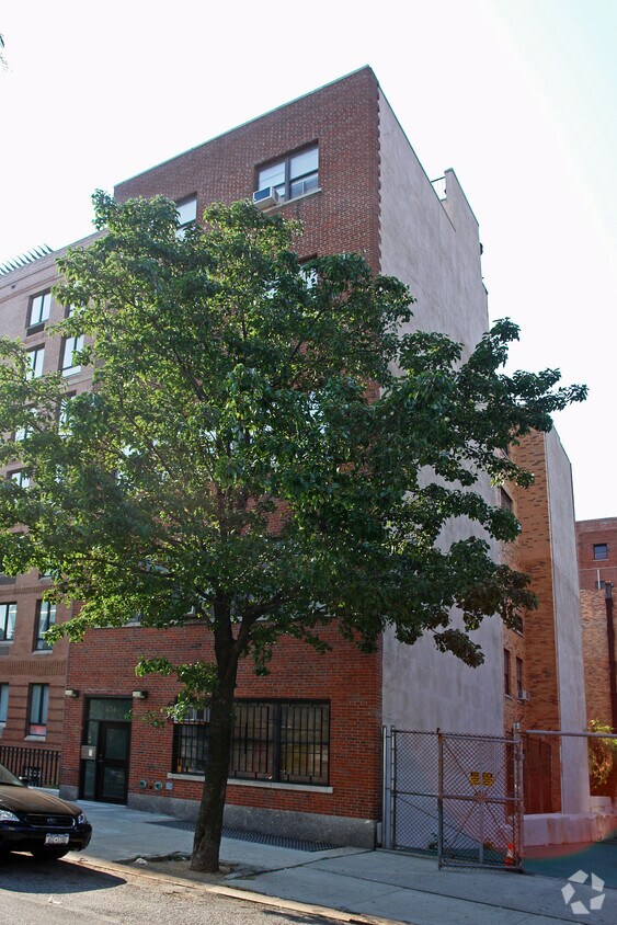 Building Photo - 424 W 53rd St