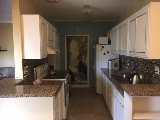 Foto del edificio - 5349 Newcastle Ave