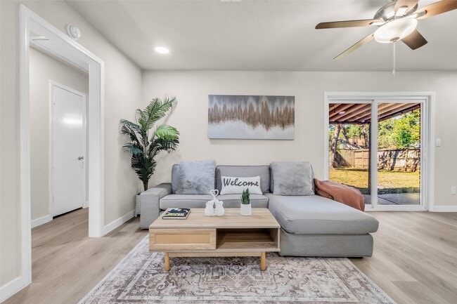 Foto del edificio - 1714 Pamela Ln