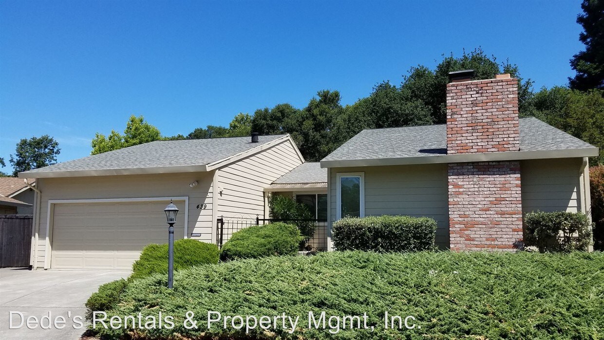 Primary Photo - 3 br, 2 bath House - 439 Candlelight Dr.
