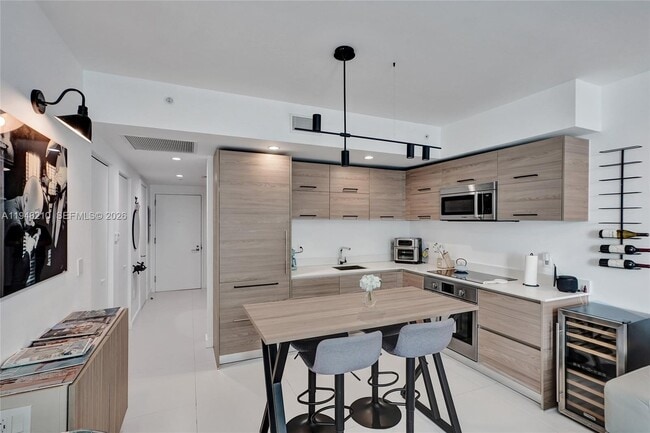 Foto del edificio - 1300 S Miami Ave