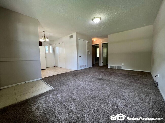 Foto del edificio - 910 E Railroad Ave