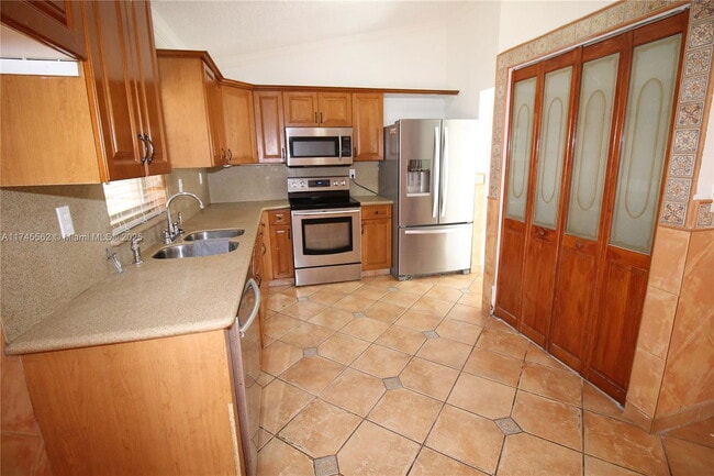 Foto del edificio - Northwest 57th Court, Hialeah, FL 33015 - ...