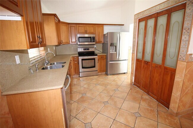 Foto del edificio - Northwest 57th Court, Hialeah, FL 33015 - 3 BR 2 BA house